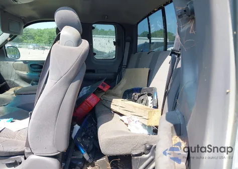 2002 Ford F-150 из США, поврежденный, VIN 02818101290994